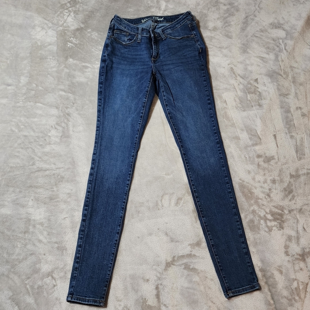 Curvy Fit Skinny Jeans | Mid Rise Stretch Dark Wash Denim | 6 / 28L - Picture 2 of 9